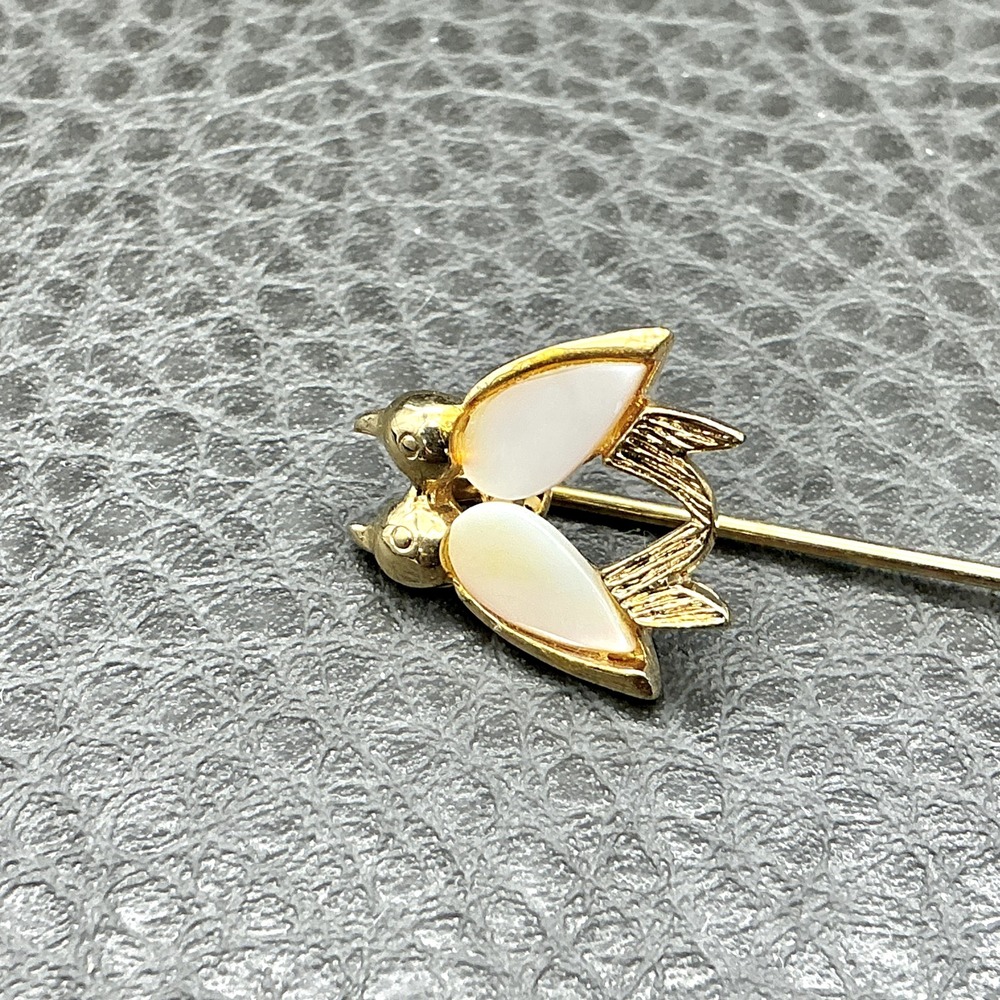 Vintage Stick Pin Love Birds‎ Gold Tone White Inlay Hat Lapel Brooch 2 Inch - Picture 3 of 8